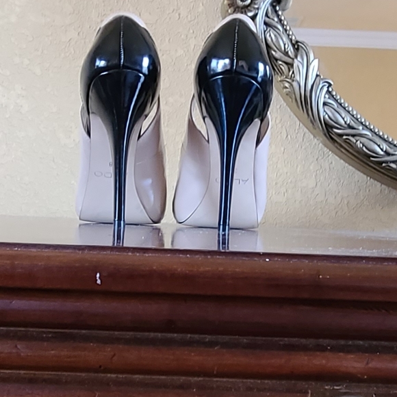 Aldo 2 tone cut out heels. - Picture 4 of 7